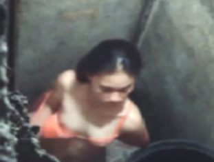 Danna garcel binisohan sa banyo