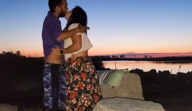 Sinalubong ng Kantot Ang Pagsikat ng Araw sa May Ilog sa Probinsiya